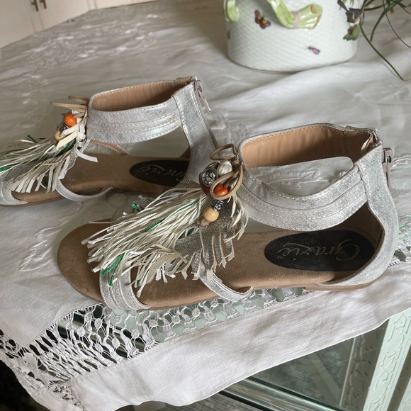 Flat sandals with Right right now zipper in the back - Picture 4 of 7